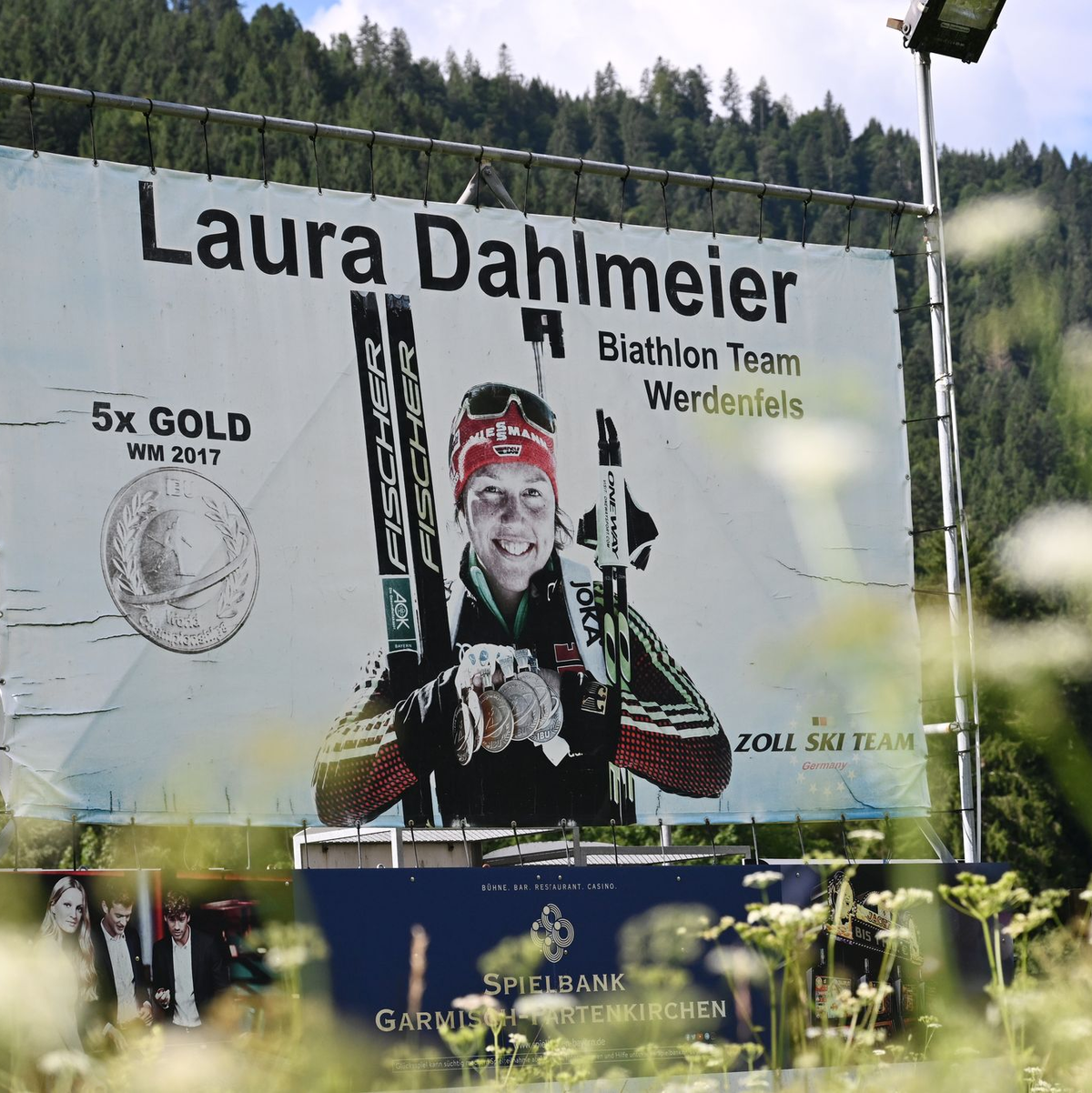 Mit öffentlichem Gedenken an Laura Dahlmeier hatte sich ihre Heimatgemeinde zunächst zurückgehalten. (Archivbild) - Foto: Str/dpa