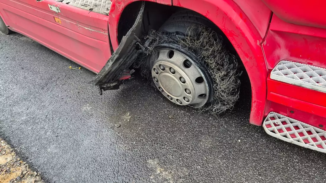 POL-SE: Pinneberg / A 23 - Fahrer eines Betonmischers verhinderte Lkw-Brand - Bild: presseportal.de