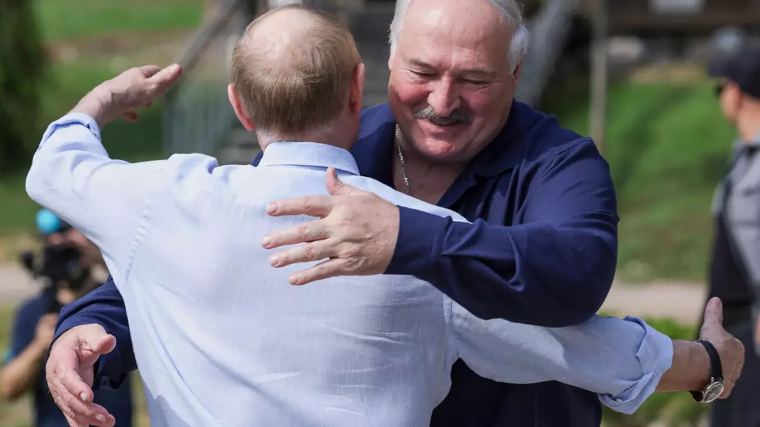 Putin und Lukaschenko treffen sich zum zweiten Mal im Kloster Walaam auf einer Insel im Ladogasee. - Bild: Gavriil Grigorov/Pool Sputnik Kremlin/AP/dpa