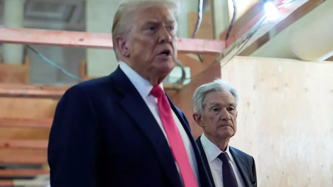 Fed-Chef Powell ist seit Monaten das Ziel verbaler Attacken von US-Präsident Trump. (Archivbild) - Bild: Julia Demaree Nikhinson/AP/dpa