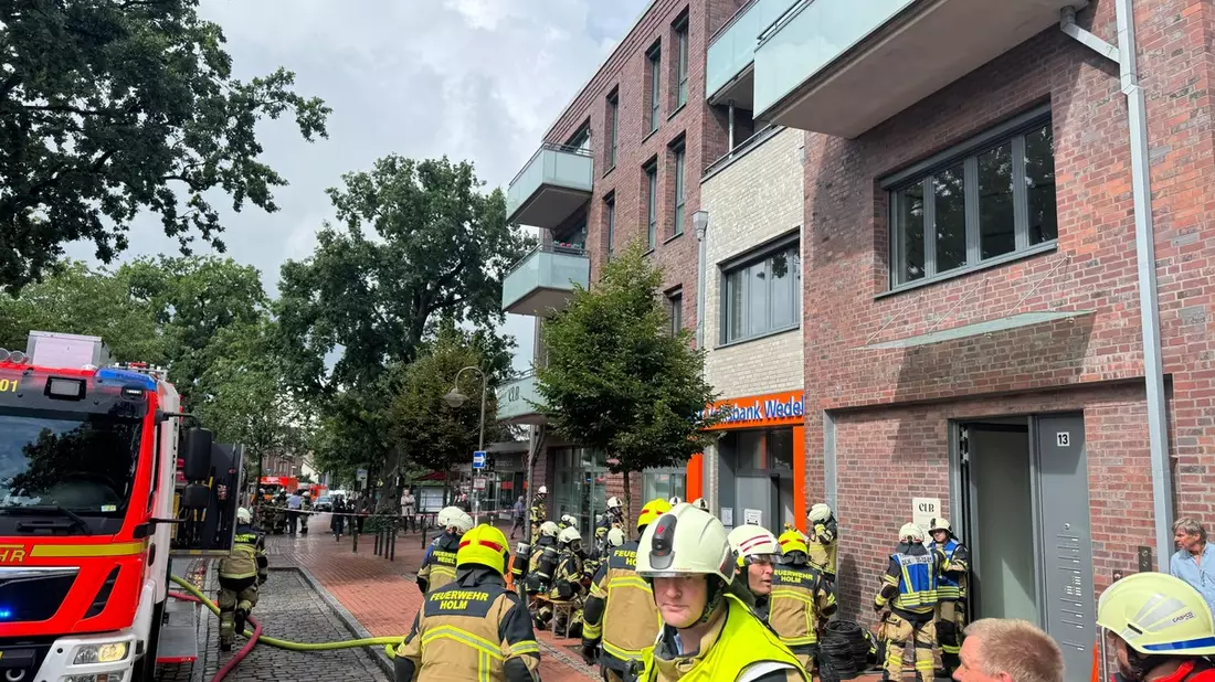 FW-PI: Wedel: Kellerbrand sorgt für starke Rauchentwicklung in Wohn- und Geschäftshaus - Bild: presseportal.de