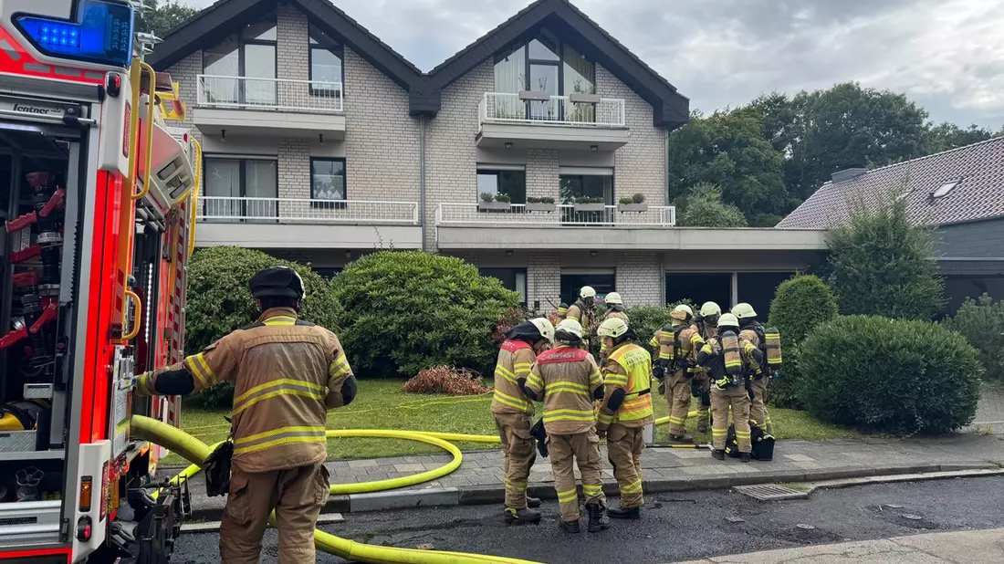 FW-GL: Küchenbrand in Einfamilienhaus - Verzögerte Anfahrt durch Falschparker - Bild: presseportal.de