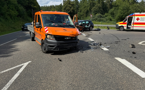 FW VG Westerburg: Verkehrsunfall im Kreuzungsbereich - vier Leichtverletzte - Foto: presseportal.de