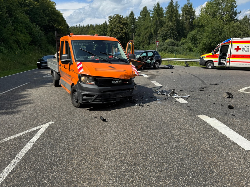 FW VG Westerburg: Verkehrsunfall im Kreuzungsbereich - vier Leichtverletzte - Foto: presseportal.de