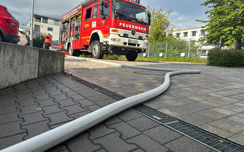 FW Weinheim: Heftiges Unwetter sorgt für mehrere Feuerwehreinsätze Tiefgaragen, Keller und Straßen betroffen - Foto: presseportal.de FW Weinheim: Heftiges Unwetter sorgt für mehrere Feuerwehreinsätze Tiefgaragen, Keller und Straßen betroffen - Foto: presseportal.de