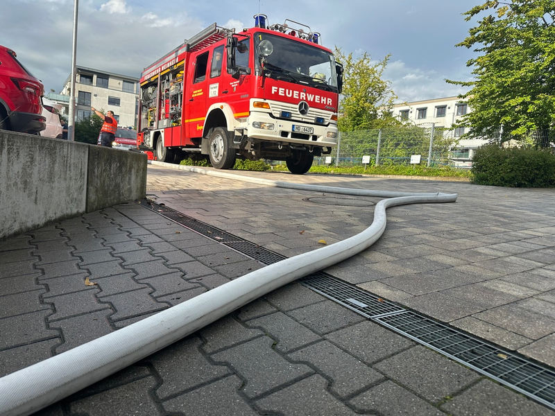 FW Weinheim: Heftiges Unwetter sorgt für mehrere Feuerwehreinsätze Tiefgaragen, Keller und Straßen betroffen - Foto: presseportal.de