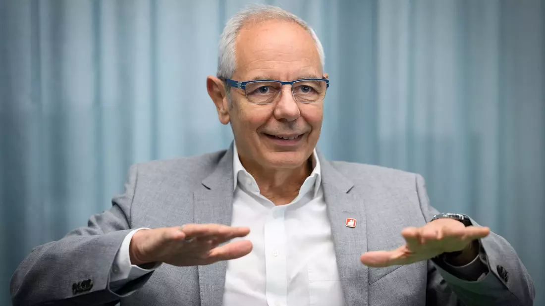 Vassiliadis sieht die Flexibilität der Arbeitszeiten in der Industrie ausgereizt.  - Bild: Bernd von Jutrczenka/dpa