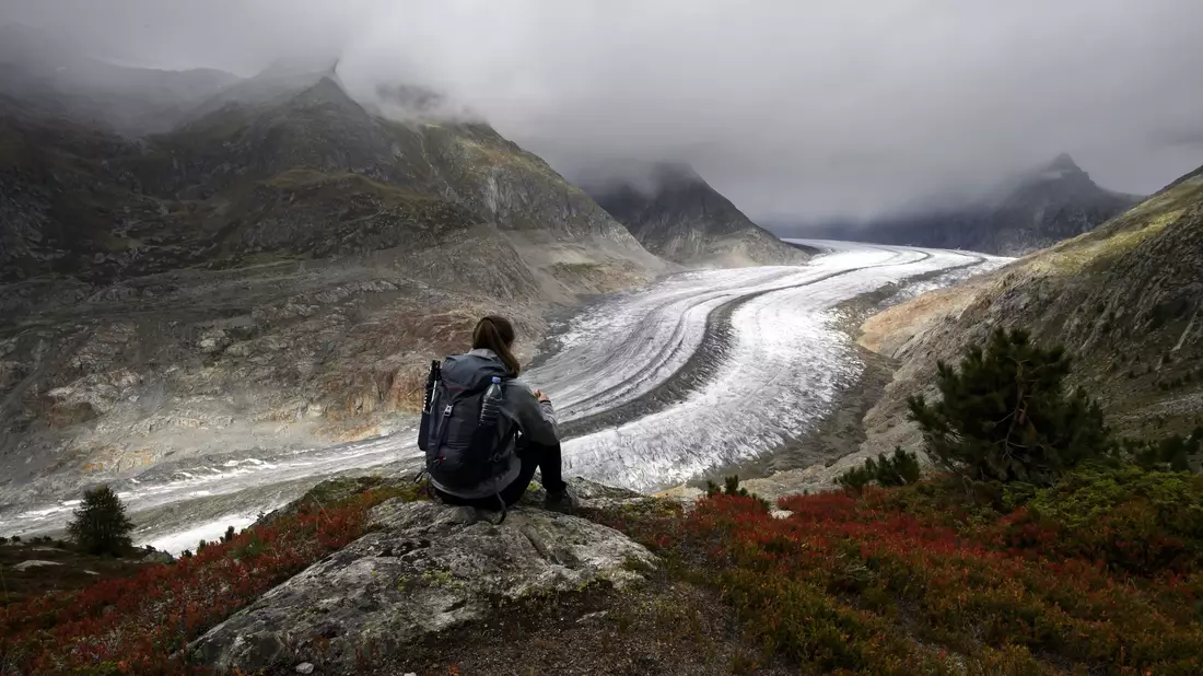 Seit Ende Juni geht es bei der Schmelze schon an die Substanz der Gletscher. (Archivbild) - Bild: Anthony Anex/KEYSTONE/dpa