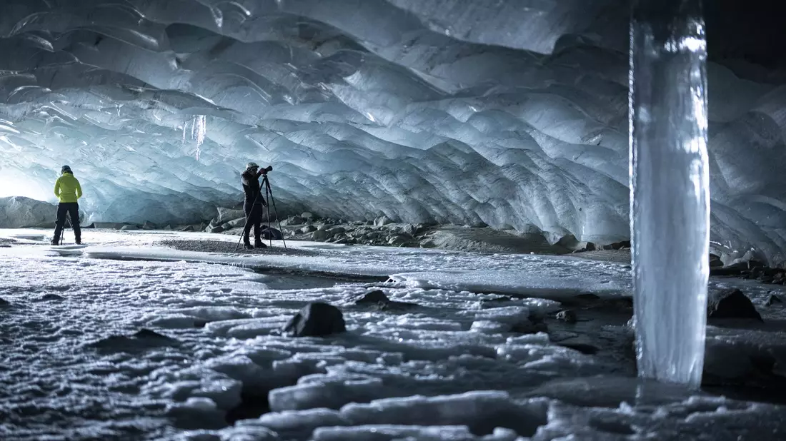 Das Eisvolumen der Schweizer Gletscher hat sich seit 1950 halbiert. (Archivbild)  - Bild: Gian Ehrenzeller/KEYSTONE/dpa
