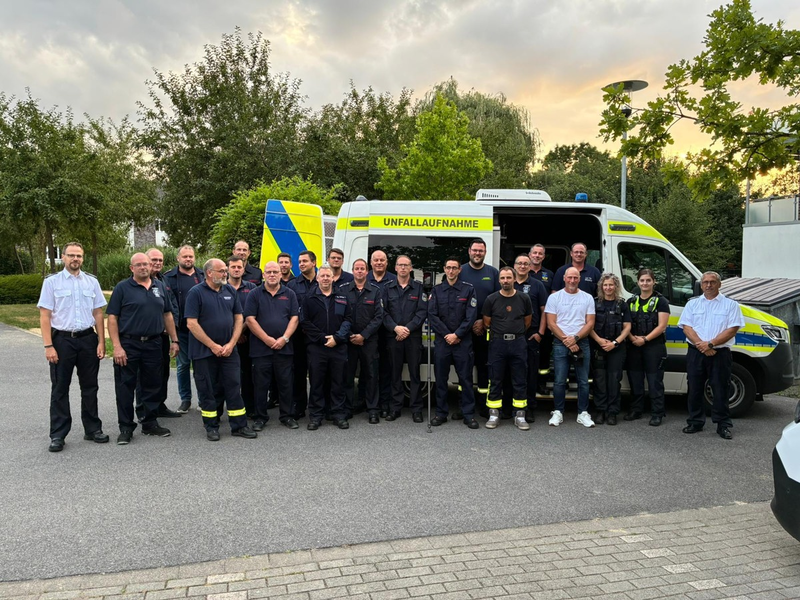 FW-KLE: Freiwillige Feuerwehr Bedburg-Hau trifft VU-Team der Kreispolizeibehörde Kleve - Foto: presseportal.de
