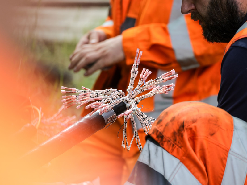 Mutmaßliche Brandstifter halten die Deutsche Bahn in Atem. - Foto: Christoph Reichwein/dpa