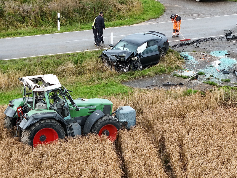 Bei dem Überschlag wurde ein vierjähriger Junge aus dem Traktor geschleudert und schwer verletzt.  - Foto: Philipp André/onw-images/dpa