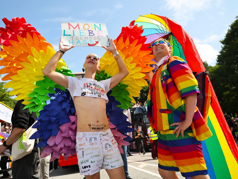 Liebe doch, wen du willst: CSD in Hamburg  - Foto: Christian Charisius/dpa
