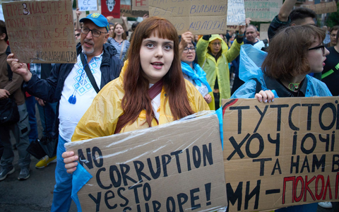 Gegen die ausufernde Korruption in der Ukraine hatte es zuletzt auch die größten Proteste seit Beginn des russischen Angriffskrieges gegeben. (Archivbild) - Foto: Efrem Lukatsky/AP/dpa