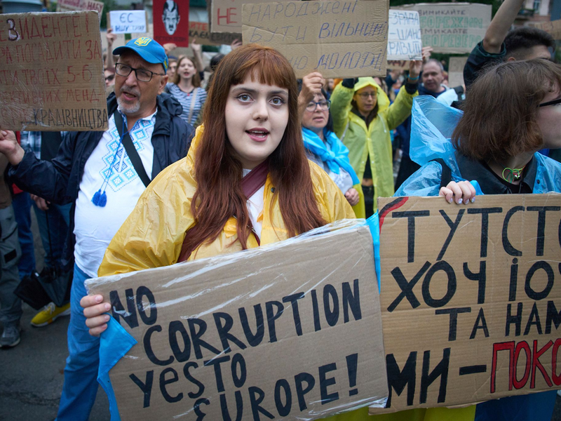 Gegen die ausufernde Korruption in der Ukraine hatte es zuletzt auch die größten Proteste seit Beginn des russischen Angriffskrieges gegeben. (Archivbild) - Foto: Efrem Lukatsky/AP/dpa