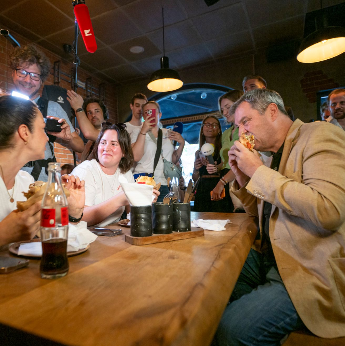 Bayerns Ministerpräsident Markus Söder ist Döner-Fan und gehörte zu den Politikern, die sich für eine Beibehaltung der derzeitigen Regeln einsetzen. (Archivbild) - Foto: Peter Kneffel/dpa