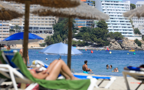 Ob Strand oder Berge: Die Deutschen wollen selbst bestimmen, wie sie ihren Urlaub verbringen. (Symbolbild) - Foto: Clara Margais/dpa/dpa-tmn