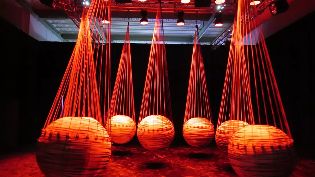 Aus der Ausstellung «Euphoria» im Ballon-Museum in Paris. - Bild: Sabine Glaubitz/dpa