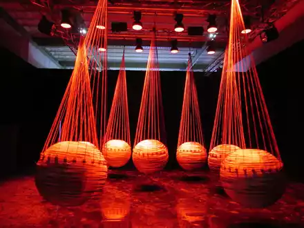 Aus der Ausstellung «Euphoria» im Ballon-Museum in Paris. - Foto: Sabine Glaubitz/dpa