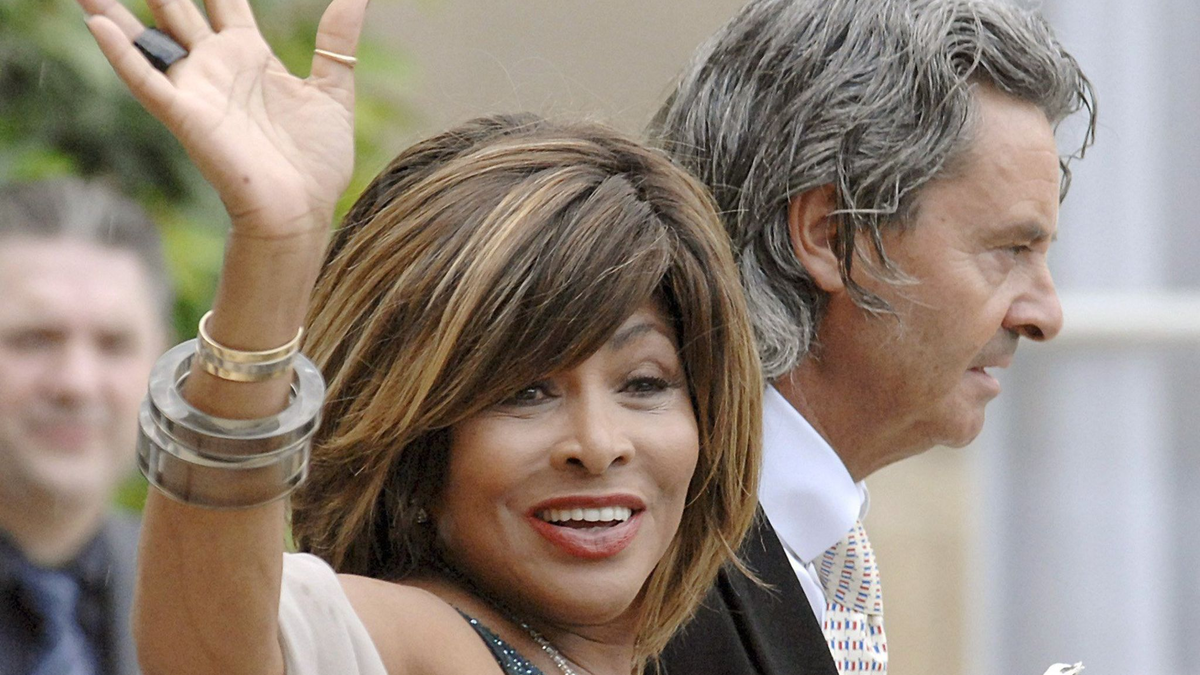 Bach ist in der fast 40-jährigen Beziehung mit Tina Turner immer im Hintergrund geblieben (Archivbild) - Foto: Yoan Valat/EPA/dpa