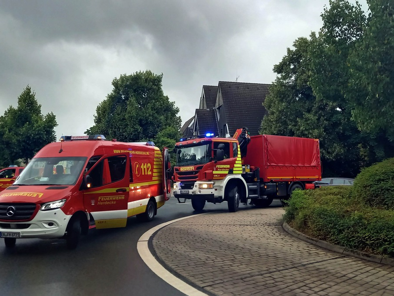 FW-EN: Dieselspur durch Herdecke: Feuerwehr im Einsatz - Erstversorgung an Bushaltestelle - Foto: presseportal.de