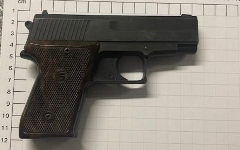 BPOL NRW: Bundespolizei findet Schreckschusswaffe - Foto: presseportal.de