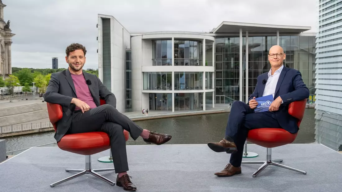 Wir geben den Osten nicht auf / Grünen Co-Chef fordert alle Grünen Bundestagsabgeordneten auf, Wahlkreisarbeit in den Osten zu verlegen - Bild: presseportal.de
