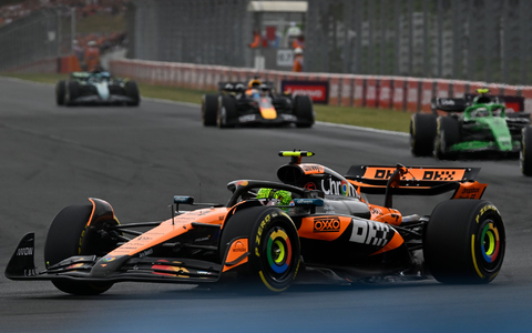  McLaren-Pilot Lando Norris an der Spitze des Feldes. - Foto: Denes Erdos/AP/dpa