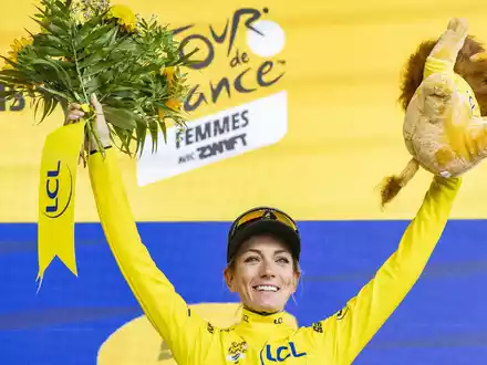 Pauline Ferrand-Prevot sicherte sich den Tour-Gesamtsieg. - Foto: Jean-Christophe Bott/KEYSTONE/dpa