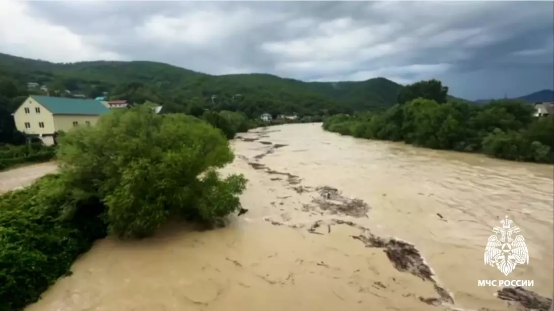 Unwetter haben im Kreis Tuapse in der Region Krasnodar zu Überschwemmungen geführt. (Handout) - Bild: -/Russian Emergencies Ministry/dpa