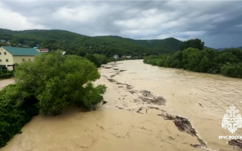 Unwetter haben im Kreis Tuapse in der Region Krasnodar zu Überschwemmungen geführt. (Handout) - Foto: -/Russian Emergencies Ministry/dpa Unwetter haben im Kreis Tuapse in der Region Krasnodar zu Überschwemmungen geführt. (Handout) - Foto: -/Russian Emergencies Ministry/dpa
