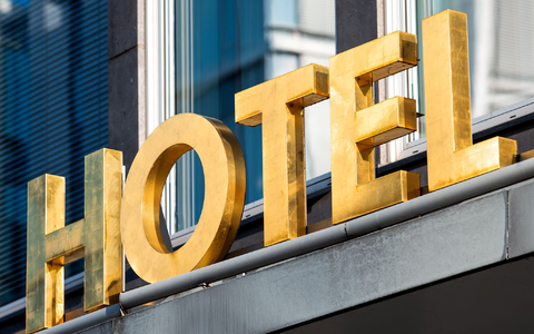 Bis 29. August können sich Gaststätten über «mybookingclaim» registrieren. (Symbolbild) - Foto: Daniel Bockwoldt/dpa