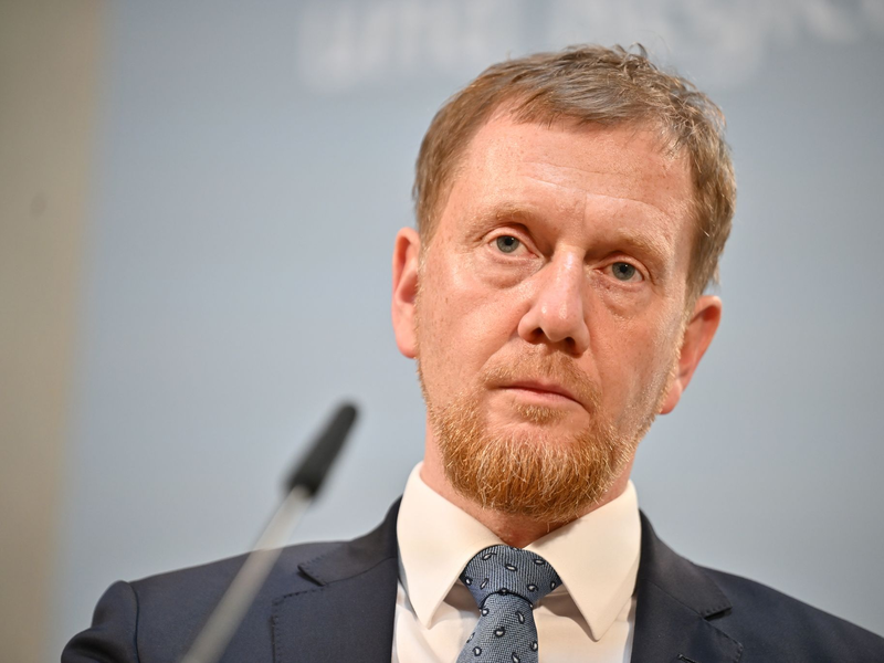 Kretschmer befürwortet Änderungen beim Bürgergeld. (Archivbild) - Foto: Sebastian Christoph Gollnow/dpa