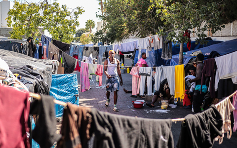 Viele Menschen warten Monate oder Jahre auf eine Überfahrt nach Europa. (Archivbild) - Foto: Hasan Mrad/IMAGESLIVE via ZUMA Press Wire/dpa Viele Menschen warten Monate oder Jahre auf eine Überfahrt nach Europa. (Archivbild) - Foto: Hasan Mrad/IMAGESLIVE via ZUMA Press Wire/dpa