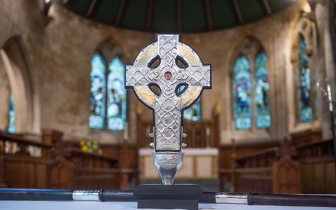 Erzbischöfin Vann und ihre Partnerin Diamond sind seit 30 Jahren in einer Beziehung. - Foto: Peter Powell/PA Wire/dpa