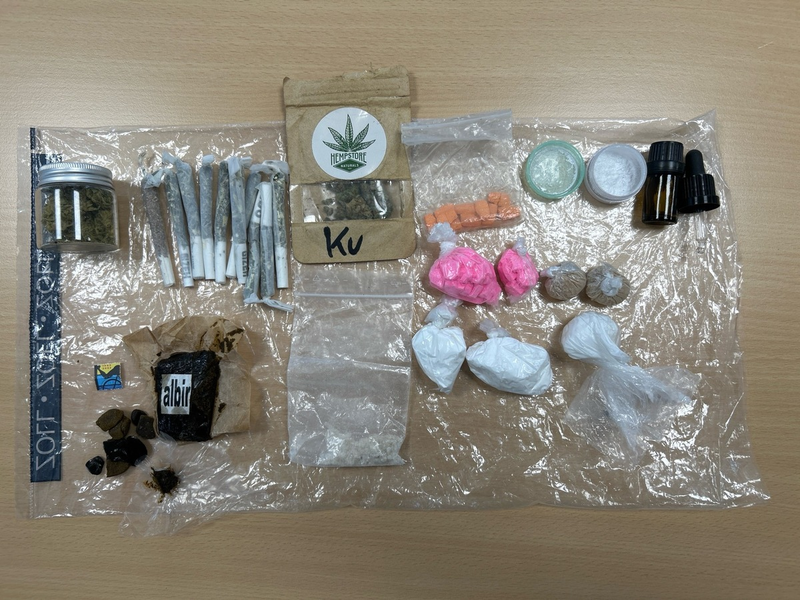 HZA-BI: Unterwegs mit allerlei Drogen im Gepäck/Bielefelder Zoll entdeckt Schmugglerpärchen auf der A44 in Geseke - Foto: presseportal.de