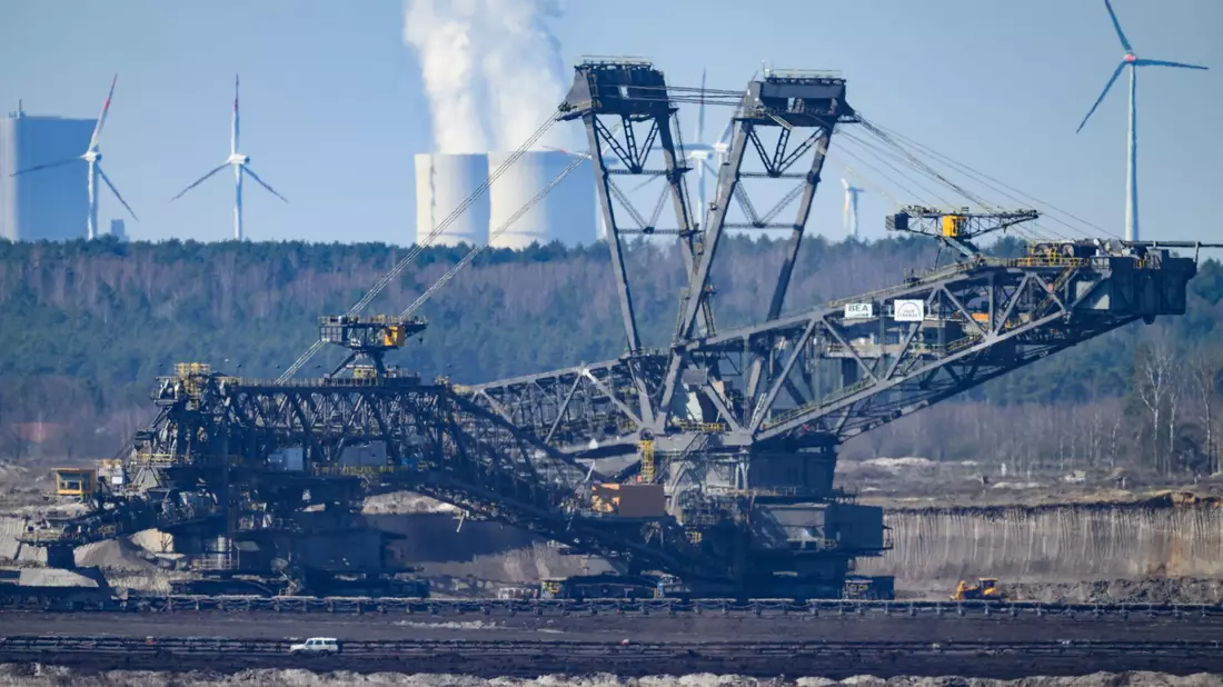 Gaskraftwerke sollen vielerorts Kohlemeiler ersetzen - auch in Ostdeutschland, wie Wirtschaftsministerin Reiche betont. (Archivbild) - Bild: Robert Michael/dpa
