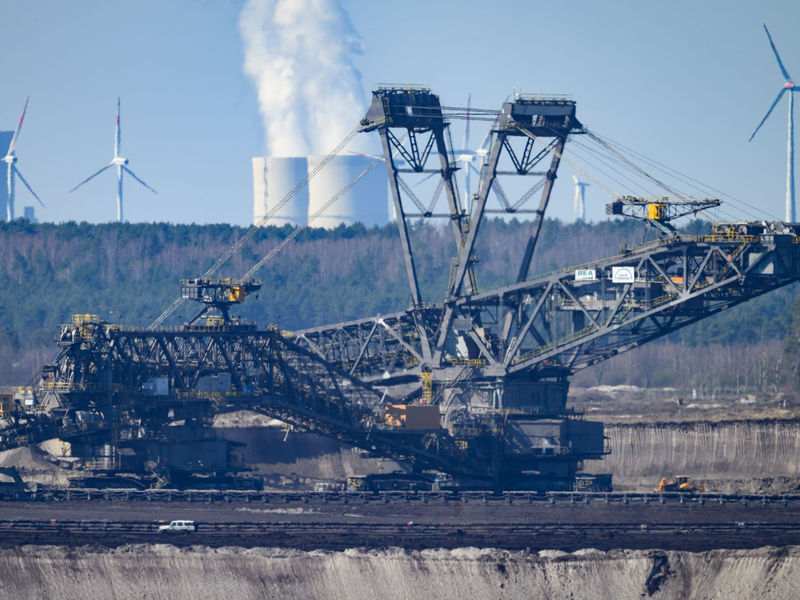 Gaskraftwerke sollen vielerorts Kohlemeiler ersetzen - auch in Ostdeutschland, wie Wirtschaftsministerin Reiche betont. (Archivbild) - Foto: Robert Michael/dpa