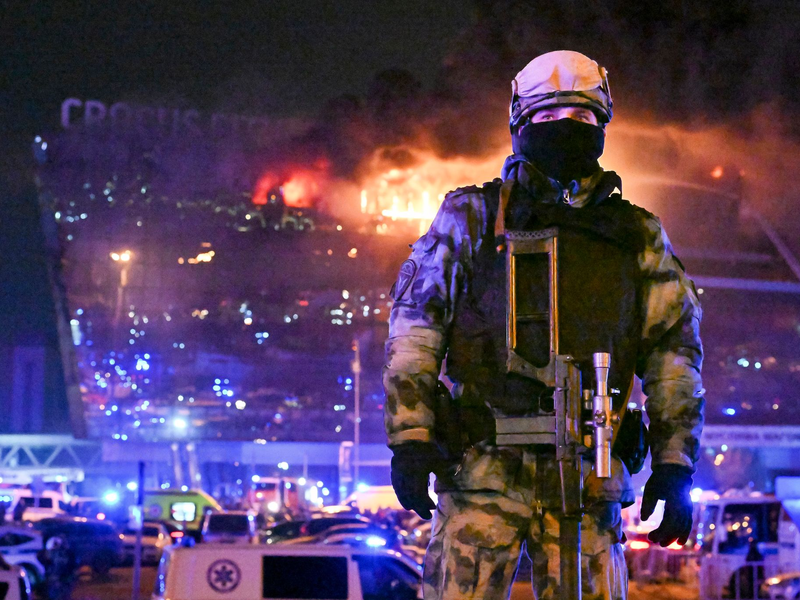 Wegen des Terroranschlags auf eine Konzerthalle in Moskau stehen vier mutmaßliche Hauptattentäter und viele Komplizen vor Gericht. (Archivbild) - Foto: Dmitry Serebryakov/AP