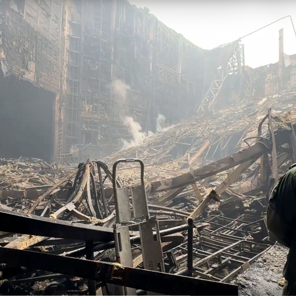 Ein Teil der Konzerthalle Crocus City Hall stürzte ein. (Archivbild) - Foto: -/Investigative Committee of Russia/AP/dpa