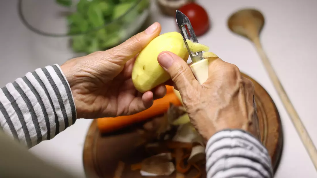 Als gesund gelten täglich fünf Portionen Obst und Gemüse (Archivbild). - Bild: Karl-Josef Hildenbrand/dpa