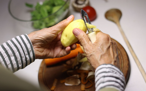 Als gesund gelten täglich fünf Portionen Obst und Gemüse (Archivbild). - Foto: Karl-Josef Hildenbrand/dpa Als gesund gelten täglich fünf Portionen Obst und Gemüse (Archivbild). - Foto: Karl-Josef Hildenbrand/dpa