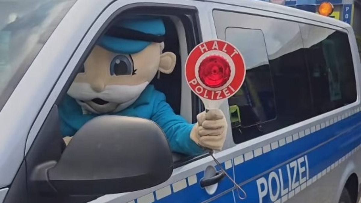 POL-ROW: ++ 11. Ferdinands Feld Open-Air-Festival 2025: Über zehntausend feiern ausgelassen zum Beat ++ - Foto: presseportal.de