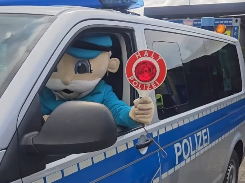 POL-ROW: ++ 11. Ferdinands Feld Open-Air-Festival 2025: Über zehntausend feiern ausgelassen zum Beat ++ - Foto: presseportal.de