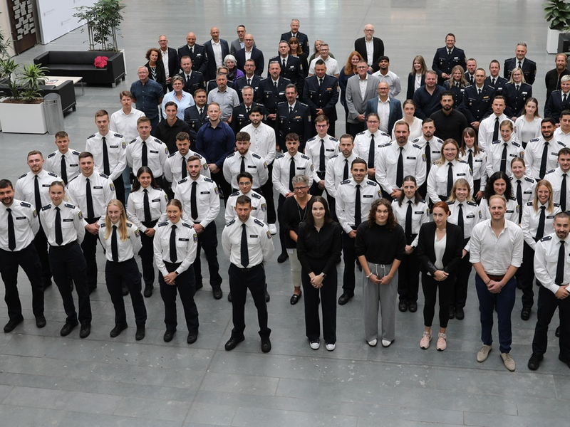POL-OF: Neue Kolleginnen und Kollegen begrüßt: 74 Neuzugängen im Polizeipräsidium Südosthessen - Foto: presseportal.de