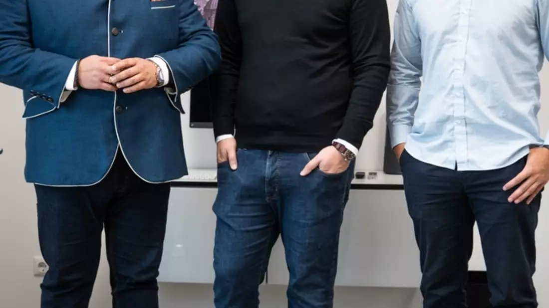 Der Mittelstand braucht keinen Applaus, sondern Aufträge! Bernhard Schindler, Philipp Erik Breitenfeld und Kollegen liefern mit dem THE GROW MATCH FORUM im Adlon Berlin - Bild: presseportal.de