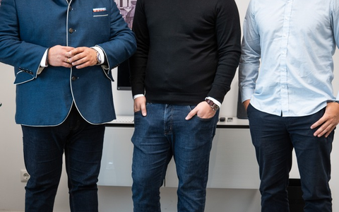 Der Mittelstand braucht keinen Applaus, sondern Aufträge! Bernhard Schindler, Philipp Erik Breitenfeld und Kollegen liefern mit dem THE GROW MATCH FORUM im Adlon Berlin - Foto: presseportal.de