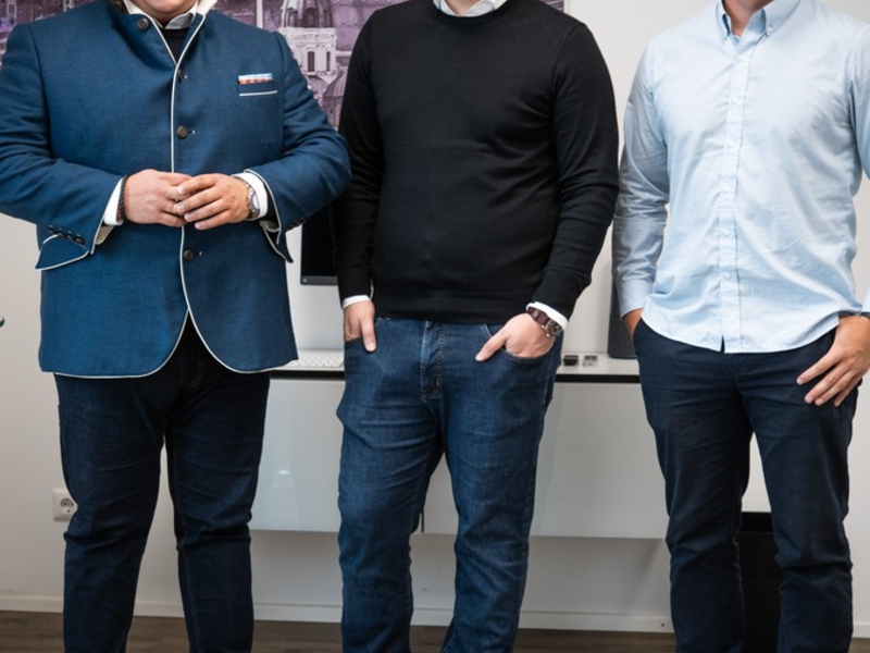 Der Mittelstand braucht keinen Applaus, sondern Aufträge! Bernhard Schindler, Philipp Erik Breitenfeld und Kollegen liefern mit dem THE GROW MATCH FORUM im Adlon Berlin - Foto: presseportal.de