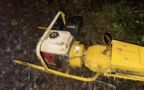 POL-SE: Bad Bramstedt - Gefährlicher Eingriff in den Bahnverkehr durch Gegenstand auf AKN-Gleisen - Polizei sucht Zeugen - Foto: presseportal.de