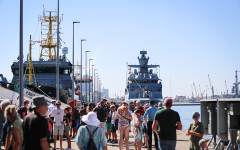 Willkommen an Bord - die Deutsche Marine bei der Hanse Sail 2025 - Foto: presseportal.de